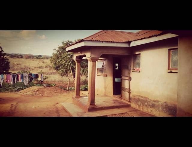 3 BEDROOM HOUSE FOR SALE IN MAKUMBANE